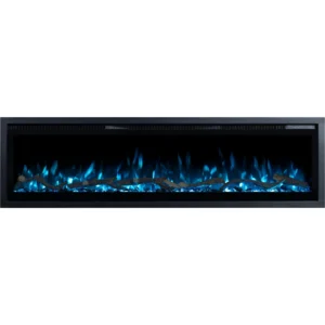 Szklany front kominka elektrycznego Emotion Flame Regal z jasnoniebieskim płomieniem LED, który ożywia palenisko z polanami drewna.